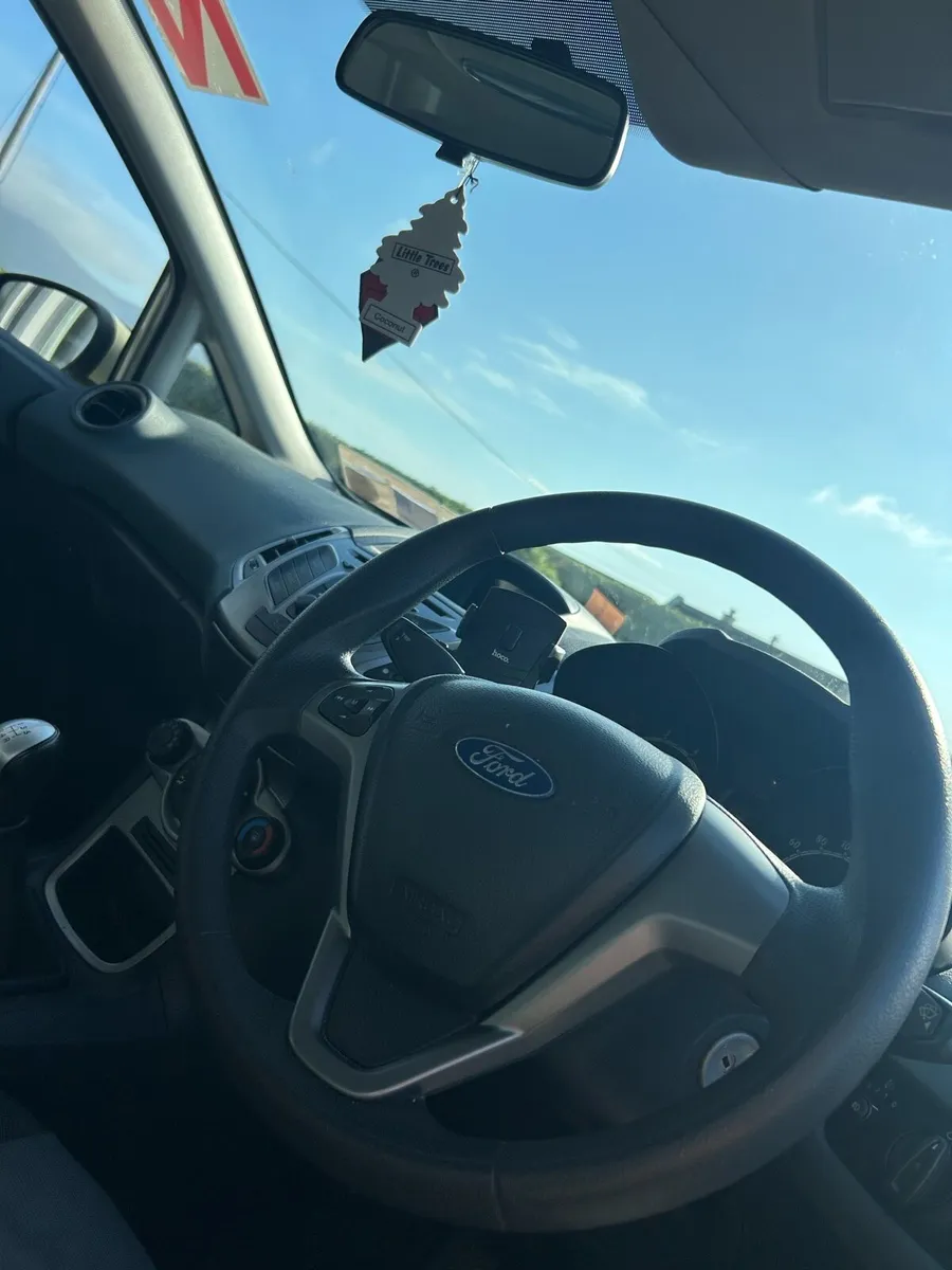Ford fiesta - Image 4