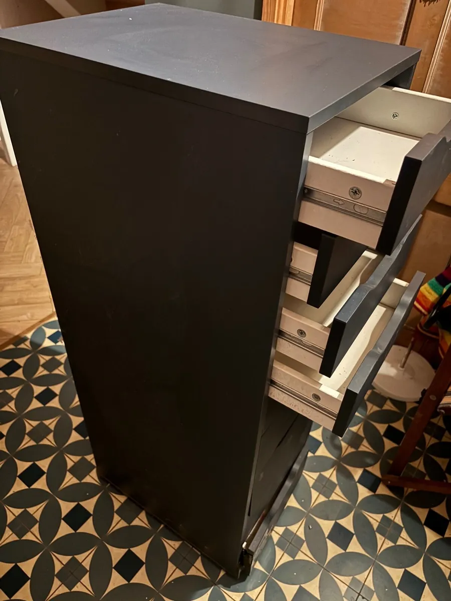 Chest of drawers - Image 1