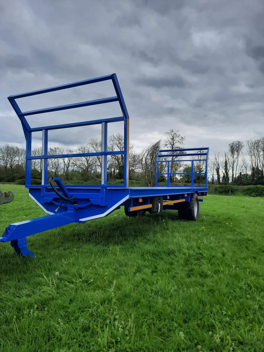 Bale trailer - Image 1