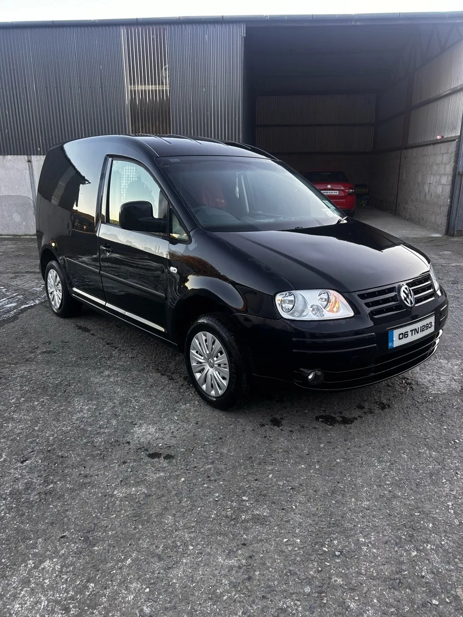 2006 caddy van - Image 1