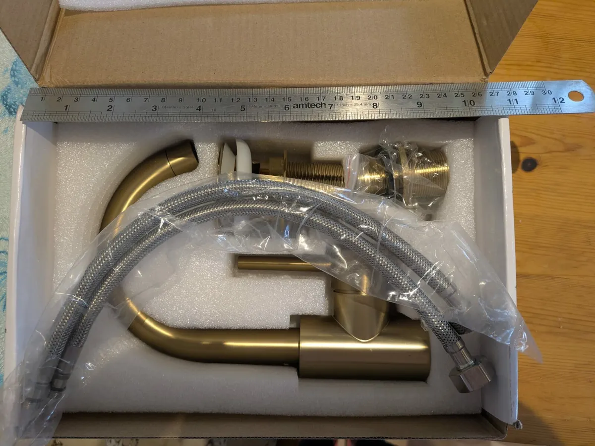 Gold bathroom tap - Image 2