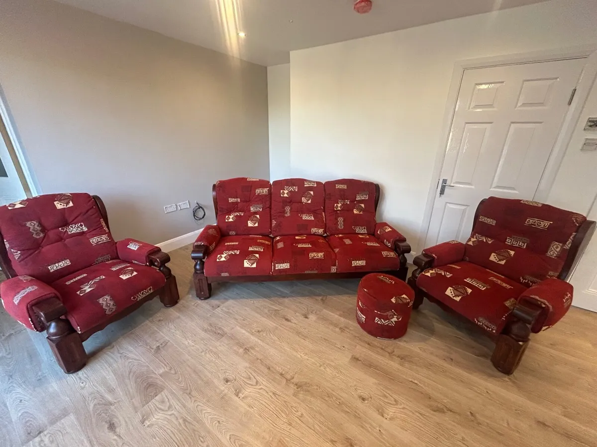 Three piece suite of furniture - Image 1