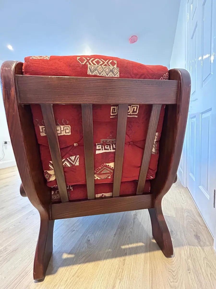 Three piece suite of furniture - Image 3