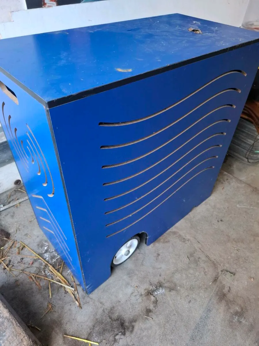 Air compressor with cover - Image 3