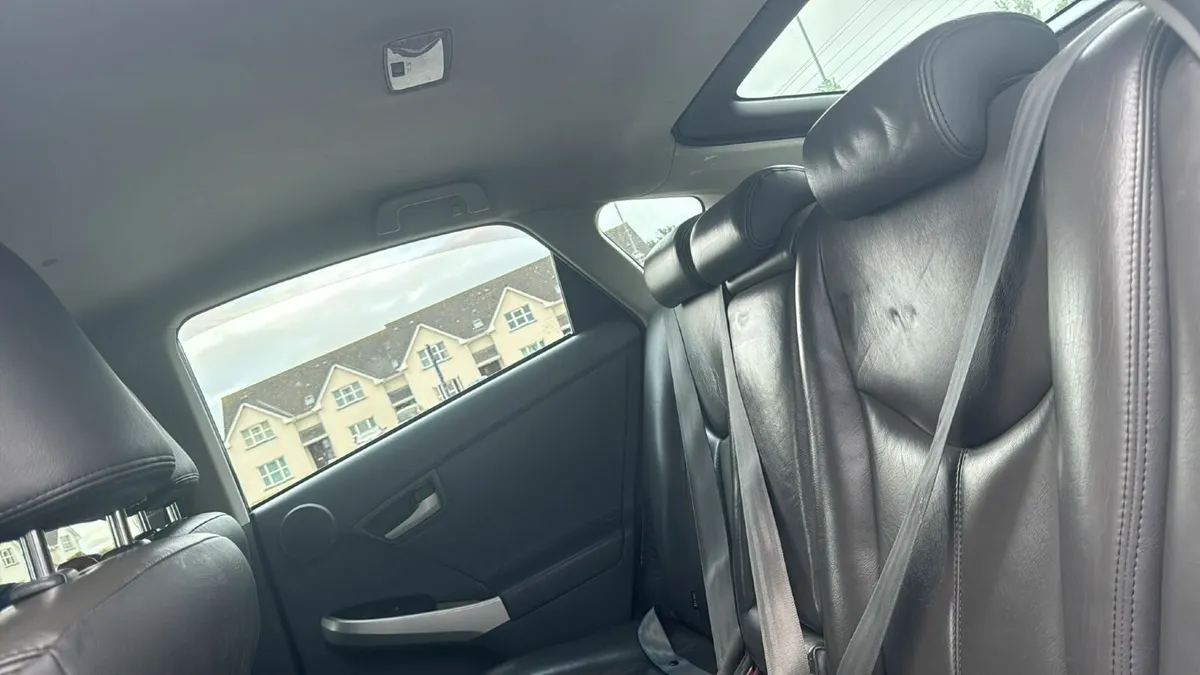 Toyota Prius 2010 - Image 2