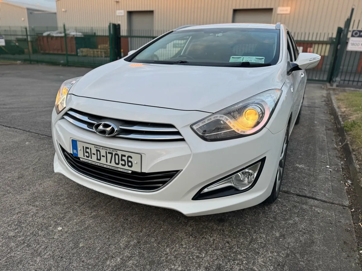 2015 Hyundai i40 Tourer Executive Spec - Image 2