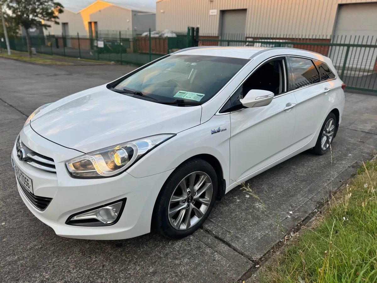 2015 Hyundai i40 Tourer Executive Spec - Image 3