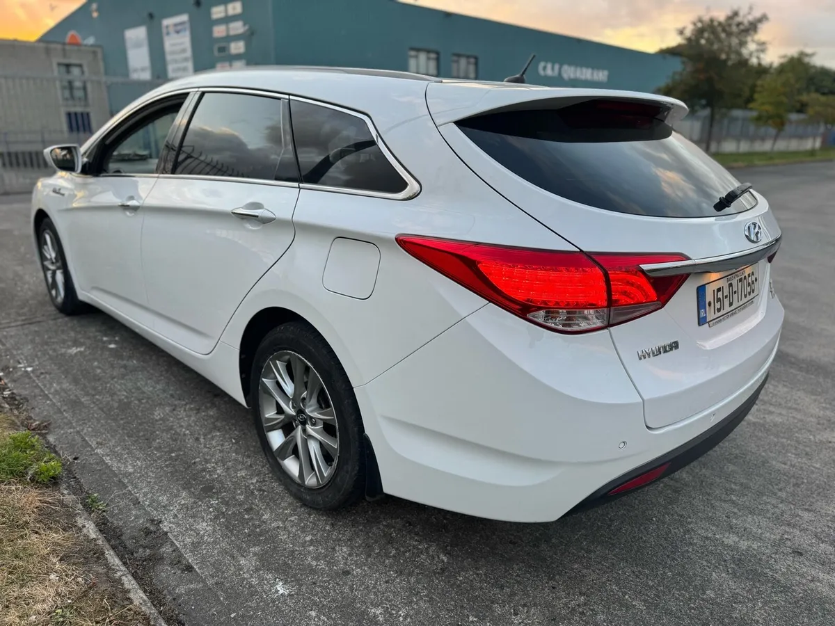 2015 Hyundai i40 Tourer Executive Spec - Image 4