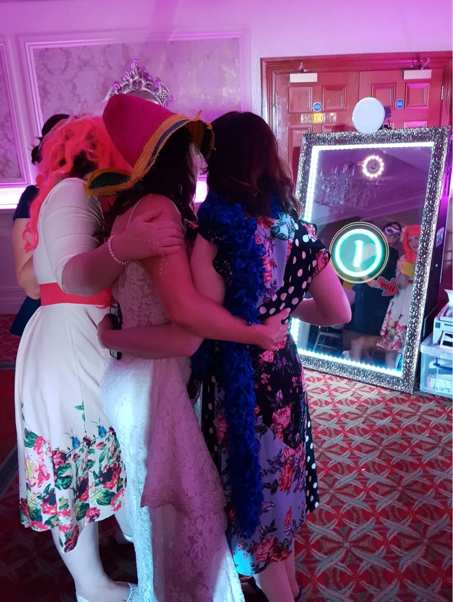 Selfie Mirror Photo Booth