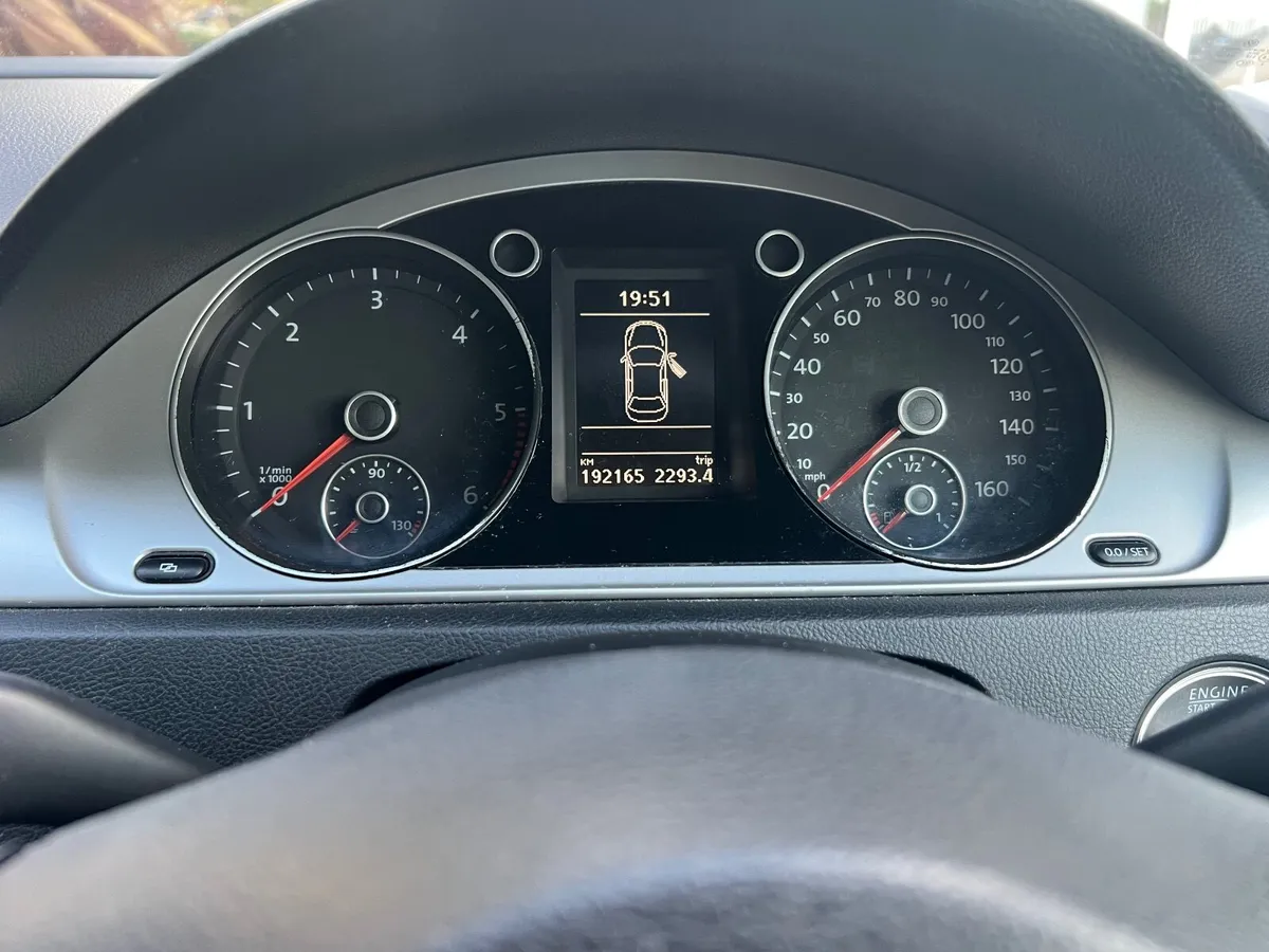 Volkswagen Passat 2012 - Image 1