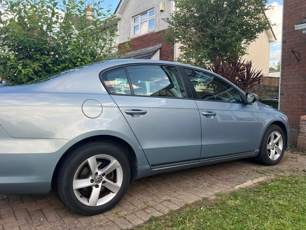 Volkswagen Passat 2012 - Image 3