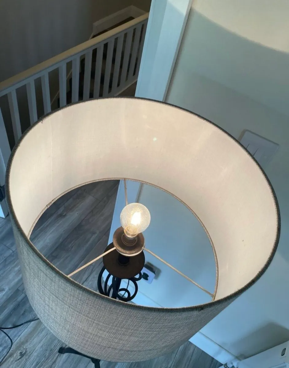 Stylish Living Room Lamp - Image 3