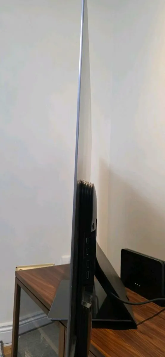 Samsung 55" OLED TV for Parts, screen issue - Image 3
