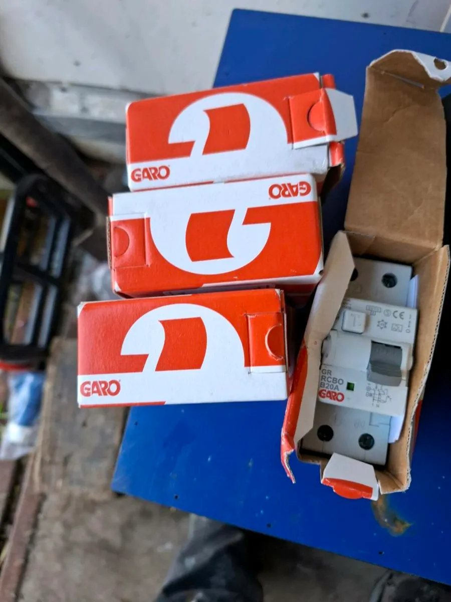 20 Amp breaker (RCBO, 2 Module, 2 Pole.) - Image 3