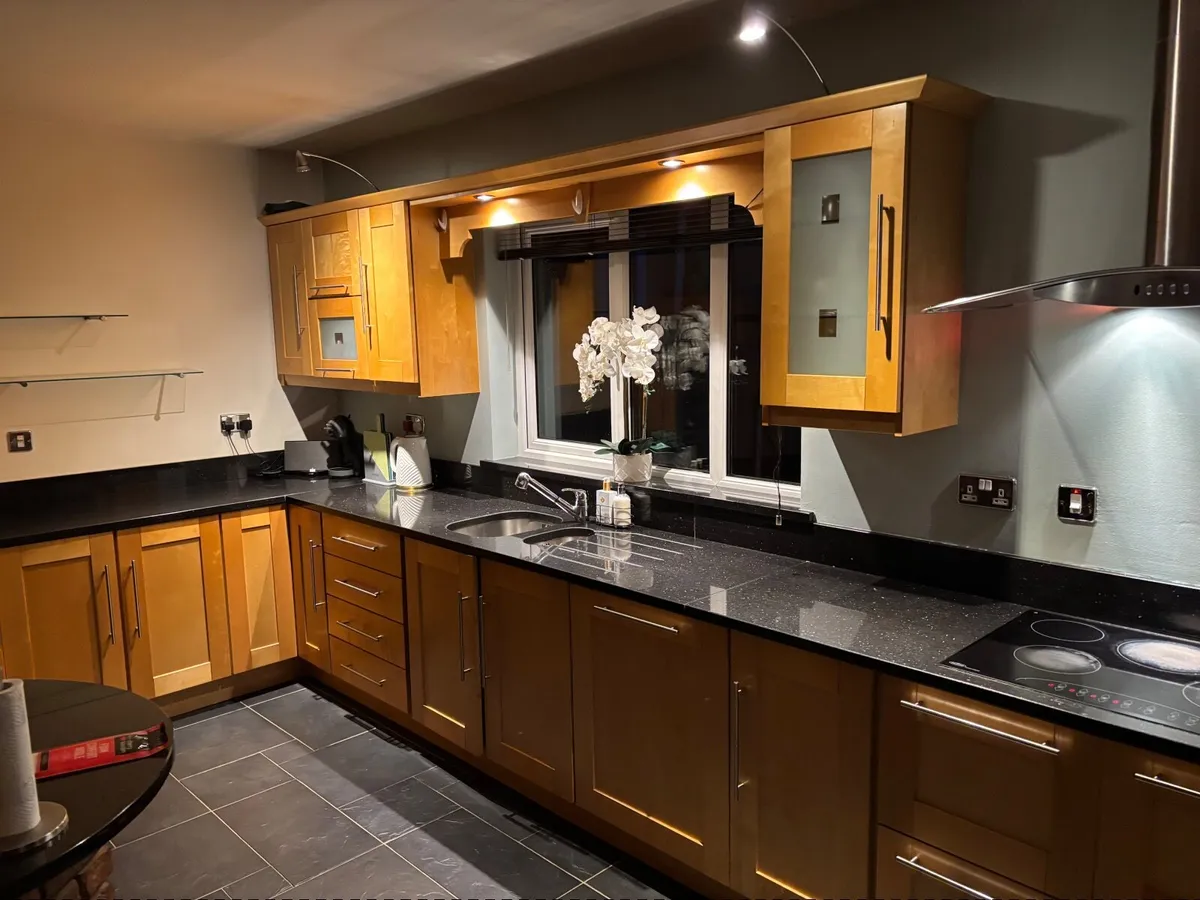 Solid maple shaker kitchen - Image 1