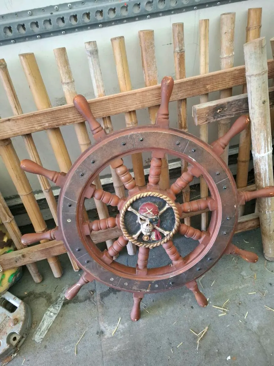 Decorative ship wheel - Image 1