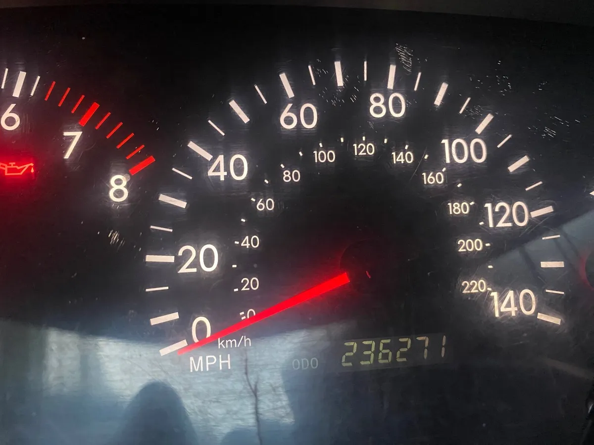 Toyota Corolla 2002 - Image 2