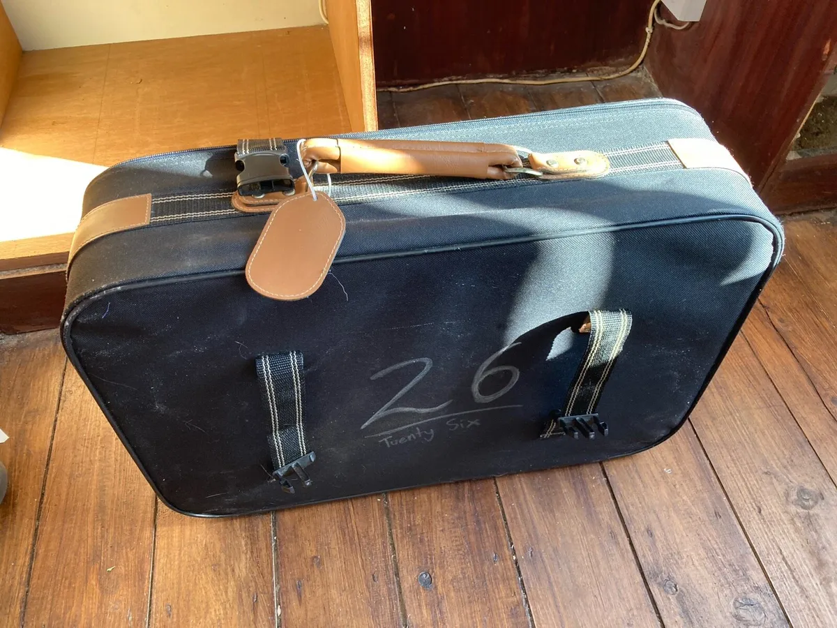 Vintage suitcase - Image 1