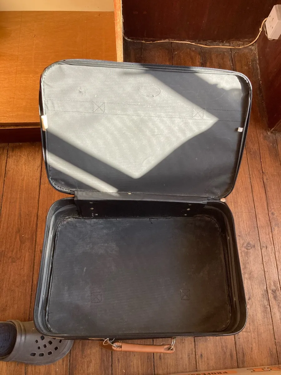 Vintage suitcase - Image 4