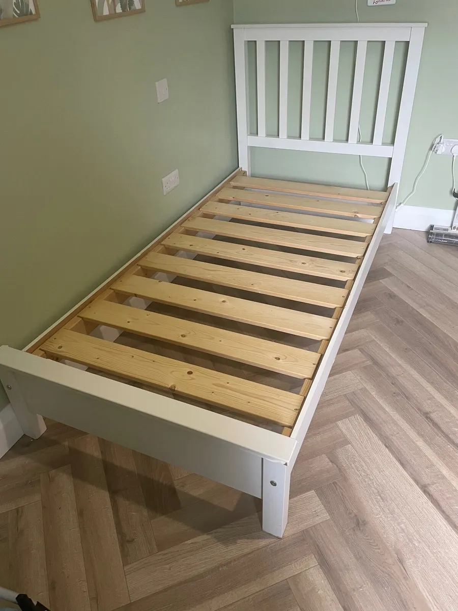 Single bed - Image 1