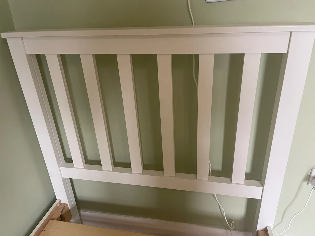 Single bed - Image 2