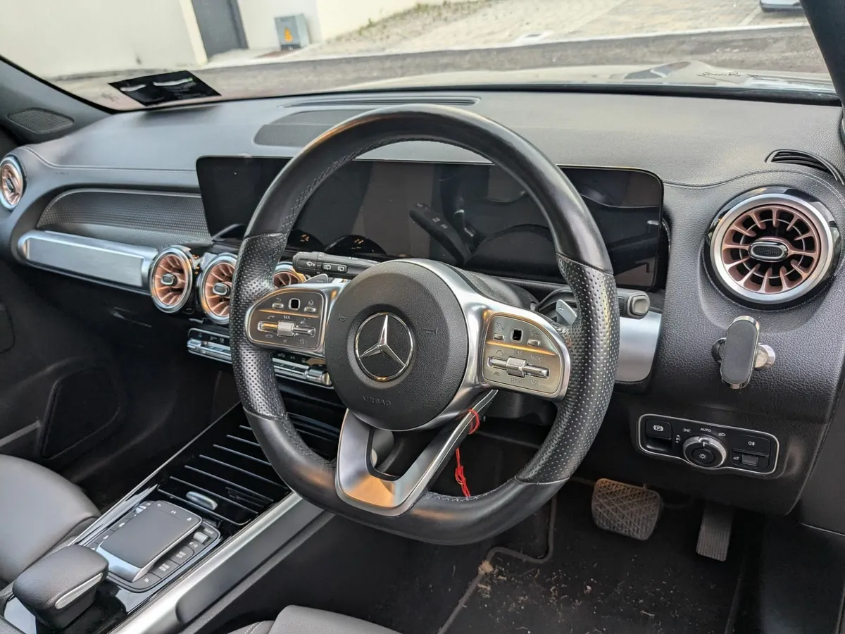 Mercedes-Benz EQB 2022 - Image 4