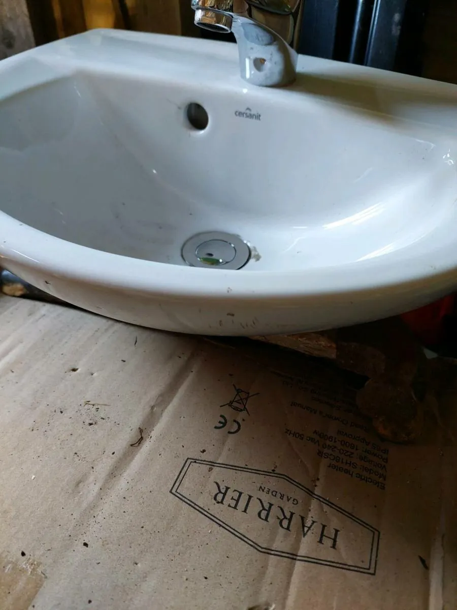 Bathroom  Sink. - Image 3