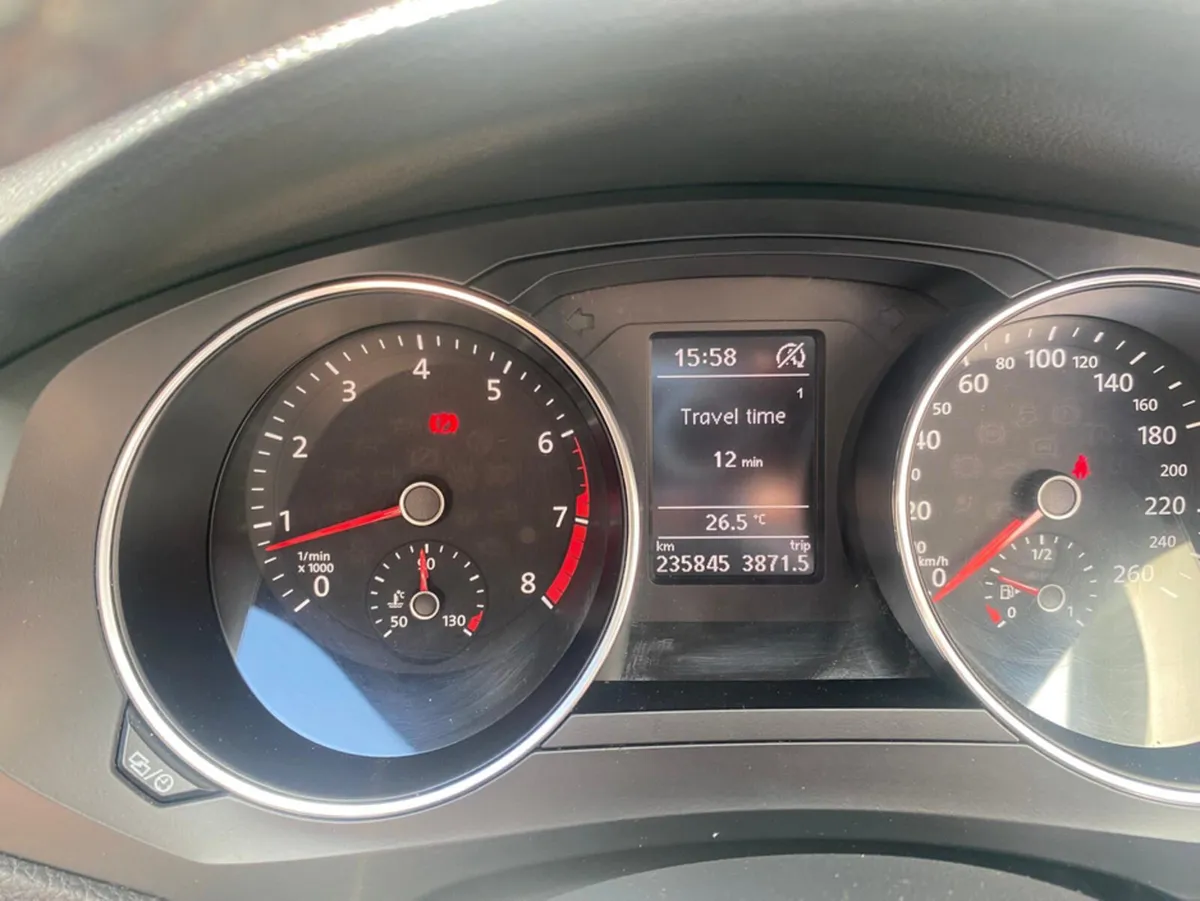 Volkswagen Jetta CL 1.2 TSI MANUAL 6SPEED FWD 105H - Image 2