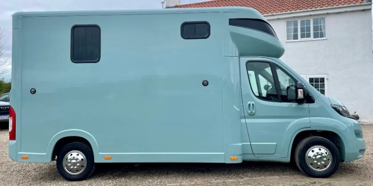 Peugeot Boxer 3.5 Ton Horsebox 2018 new build . - Image 3