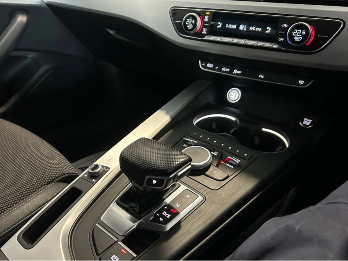 Audi A4 2.0 TDI S LINE ULTRA 190PS 4 4DR AUTO - Image 3