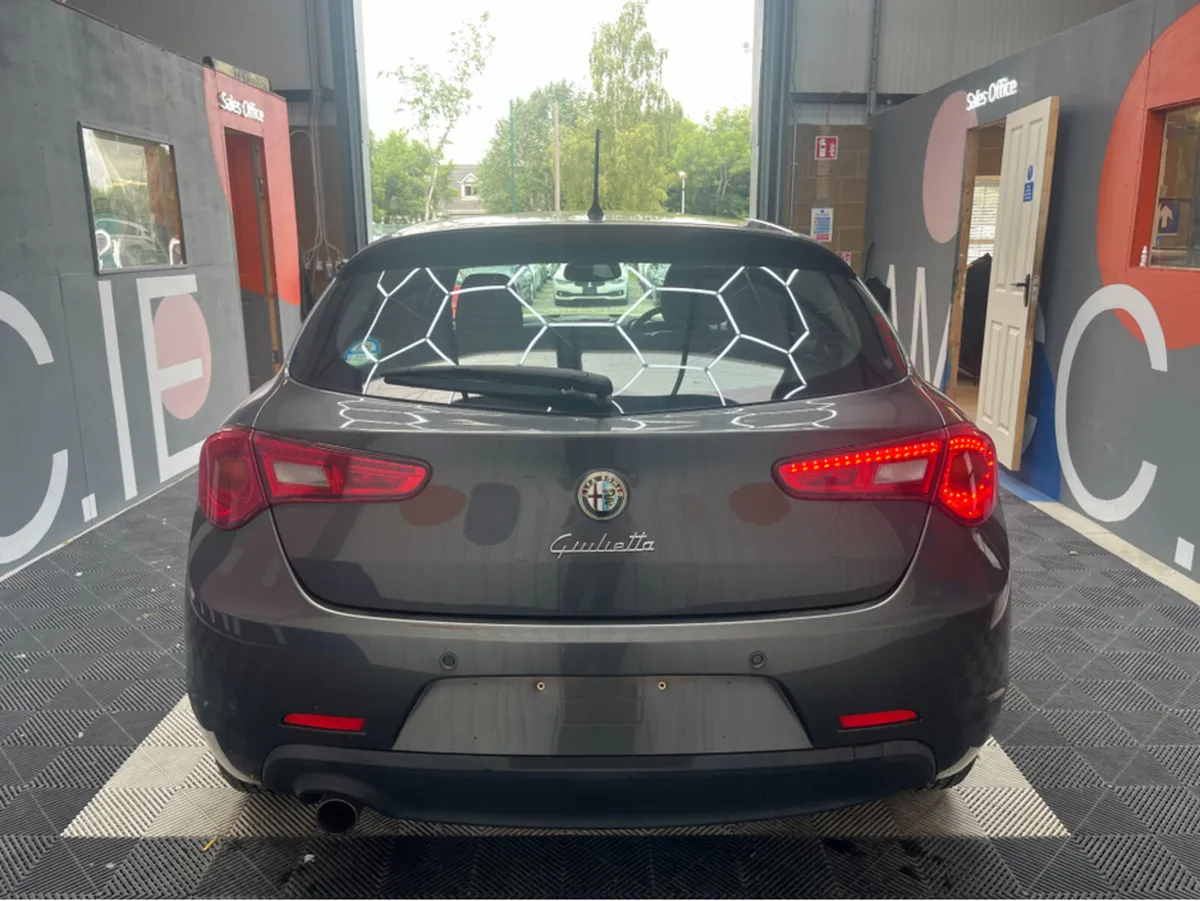 Alfa Romeo Giulietta 1.4 PETROL / 105k KMs / AUTOM - Image 4