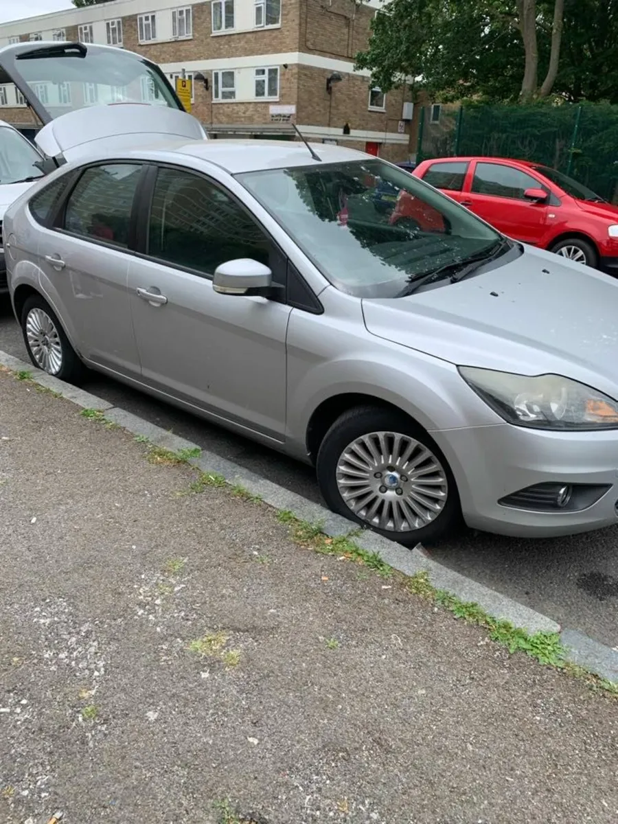 Ford Focus 2009 - Image 2