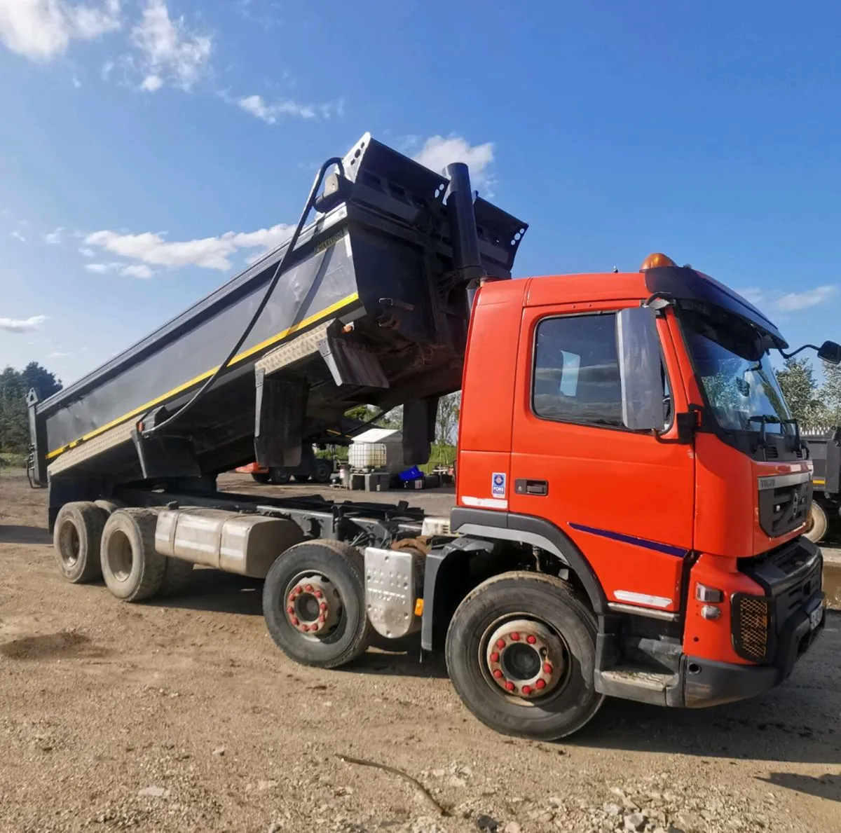 Volvo tipper - Image 1