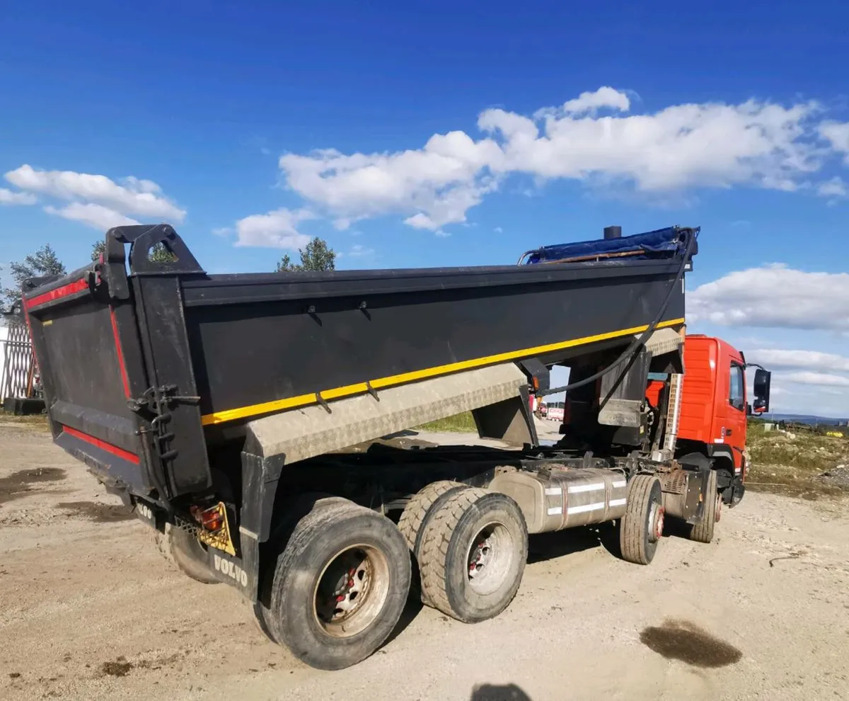 Volvo tipper - Image 4