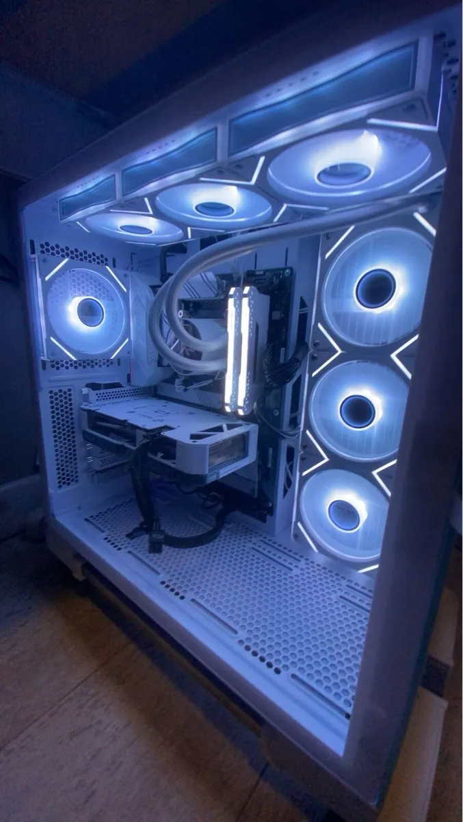 White Gaming Pc - Image 1