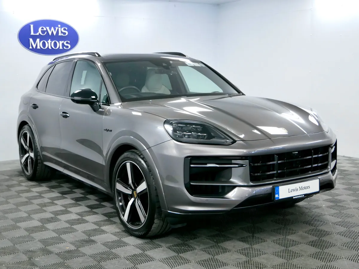 2024 Porsche Cayenne E-Hybrid IRISH CAR - Image 2