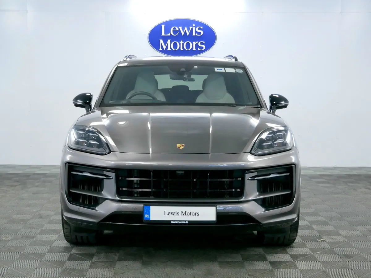 2024 Porsche Cayenne E-Hybrid IRISH CAR - Image 3