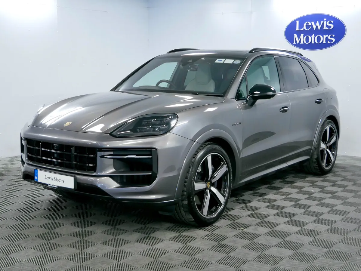 2024 Porsche Cayenne E-Hybrid IRISH CAR - Image 4