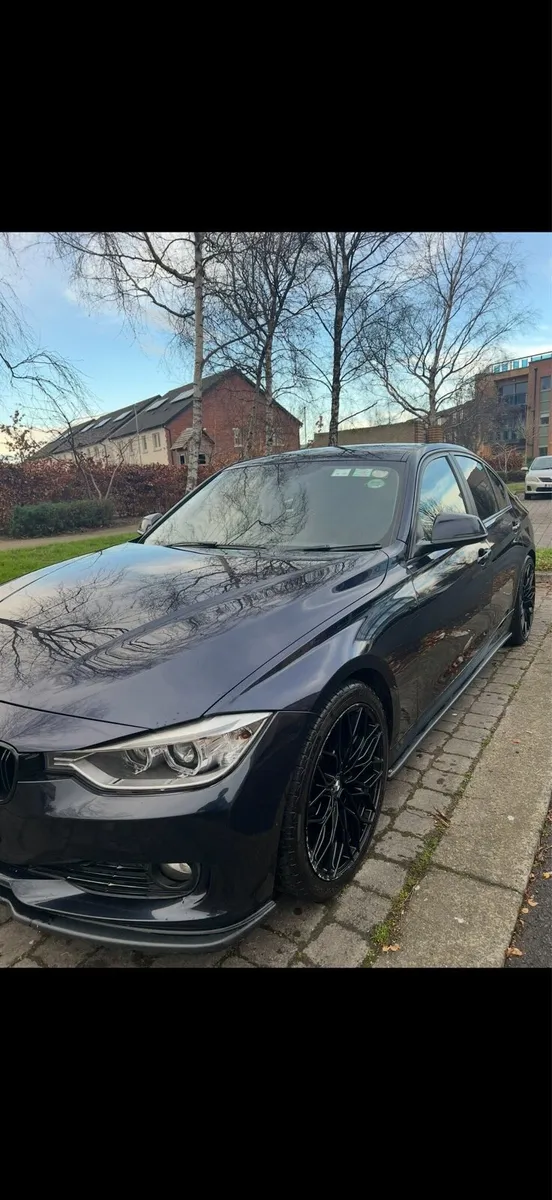 BMW 320d - Image 1