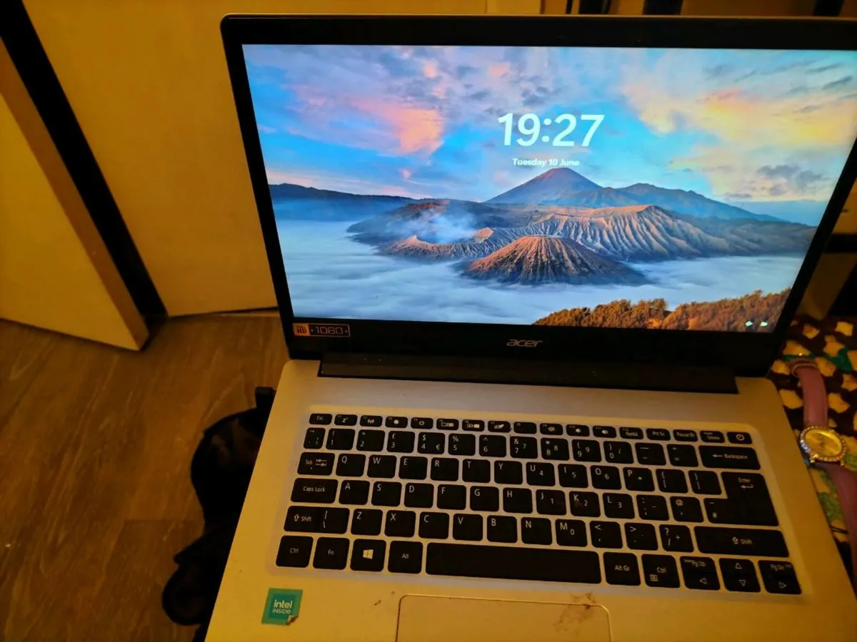 Acer laptop - Image 1