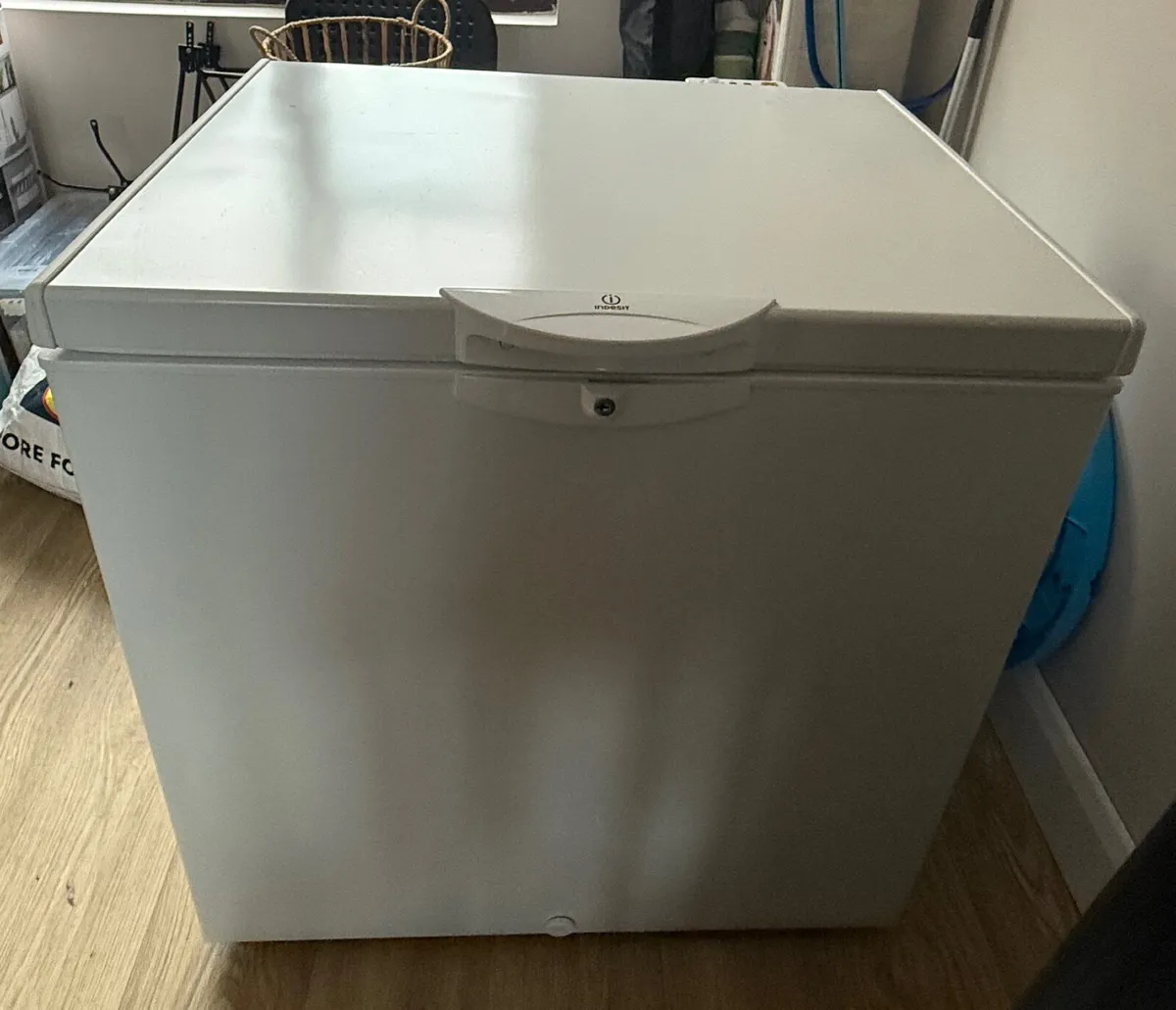 ✅ Indesit Chest Freezer 202L - Image 1