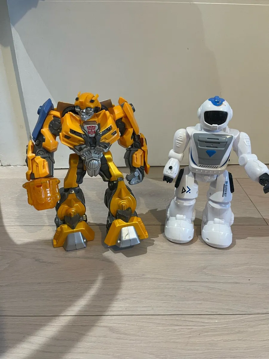 Robots toys making noice - Image 1