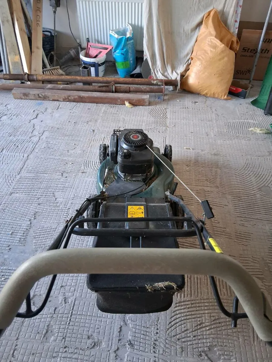 Lawn mower - Image 1