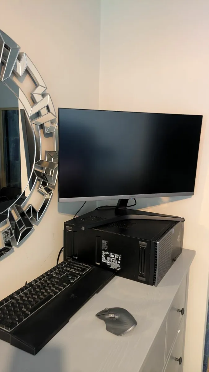 Desktop Setup – Dell XPS 8950, Samsung 27”, Mouse - Image 2