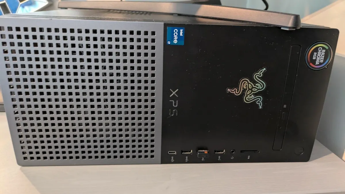 Desktop Setup – Dell XPS 8950, Samsung 27”, Mouse - Image 3