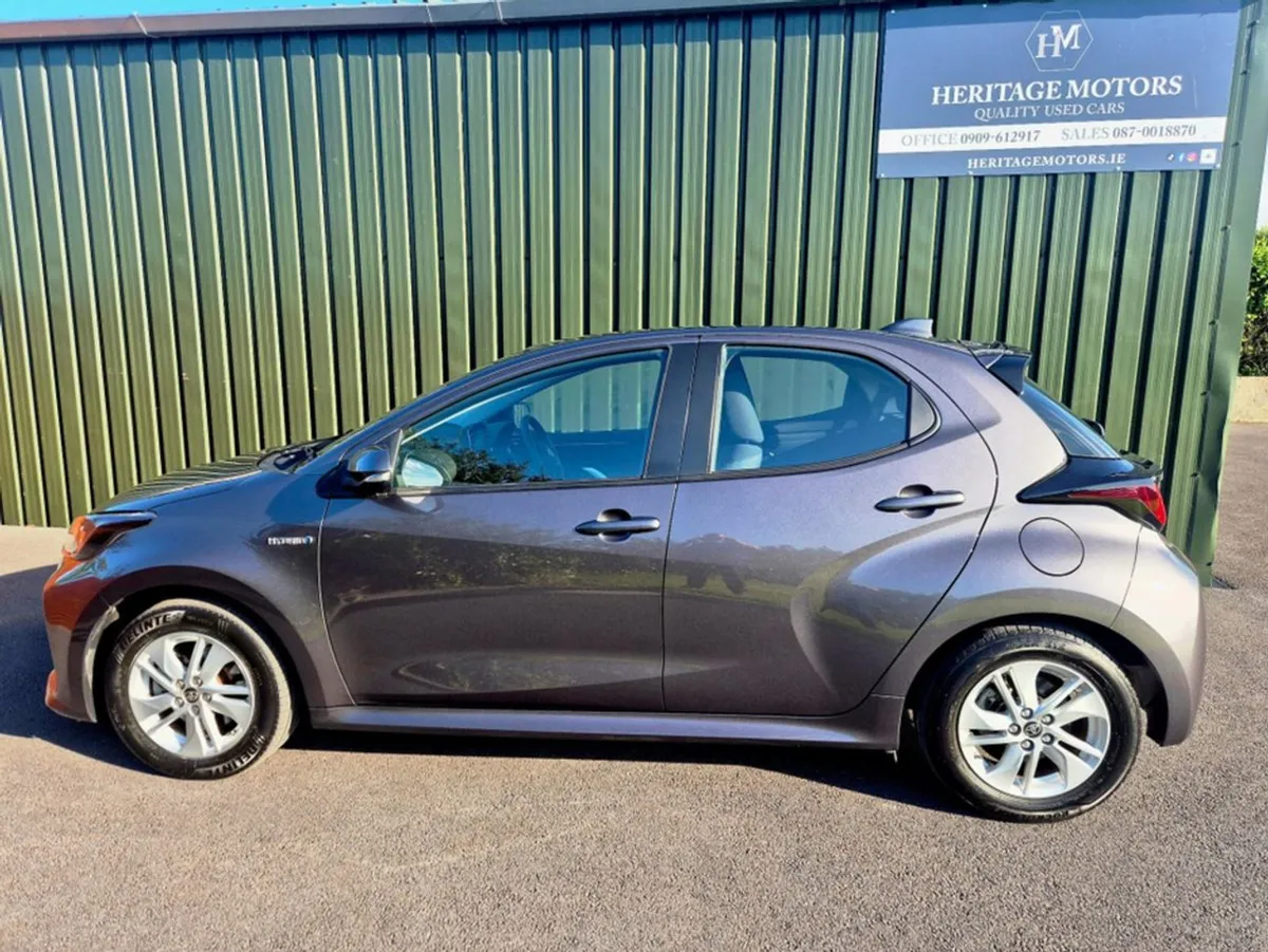 Toyota Yaris Hybrid Luna 4DR Auto - Image 3