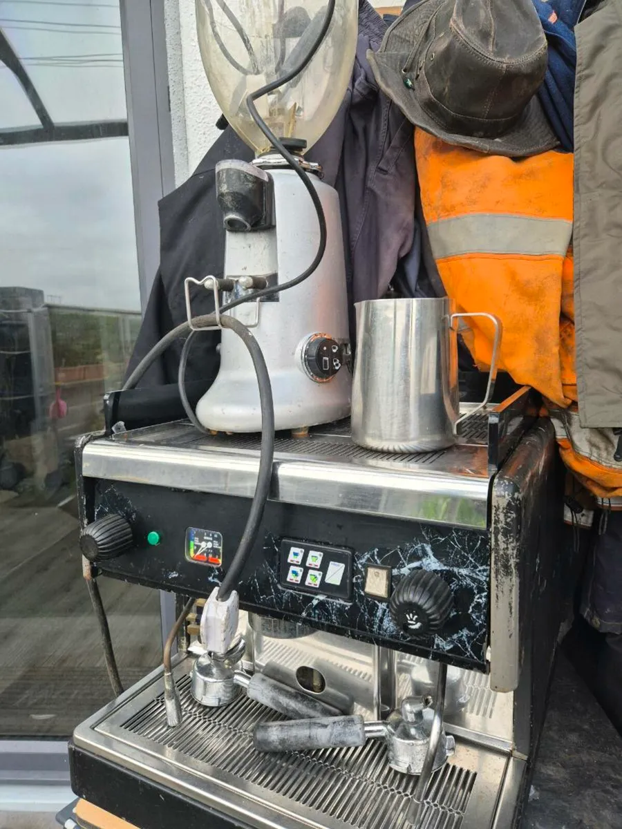 PROFESSIONAL Coffee Machine - Image 1