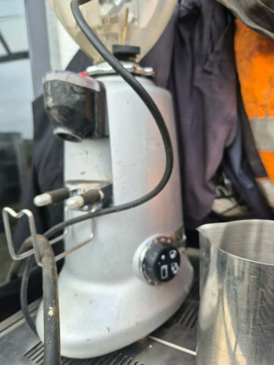 PROFESSIONAL Coffee Machine - Image 4