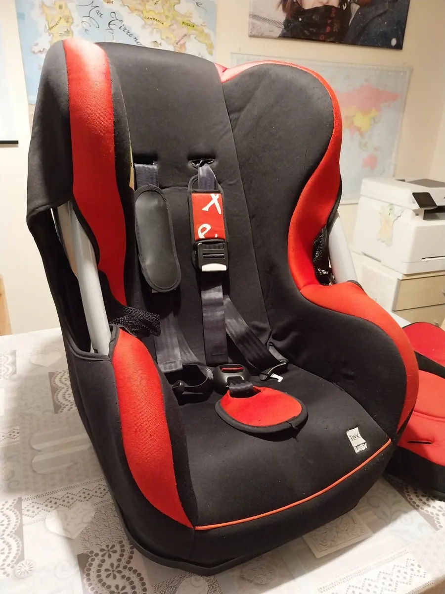 Child car seat 0-18kg - Image 1