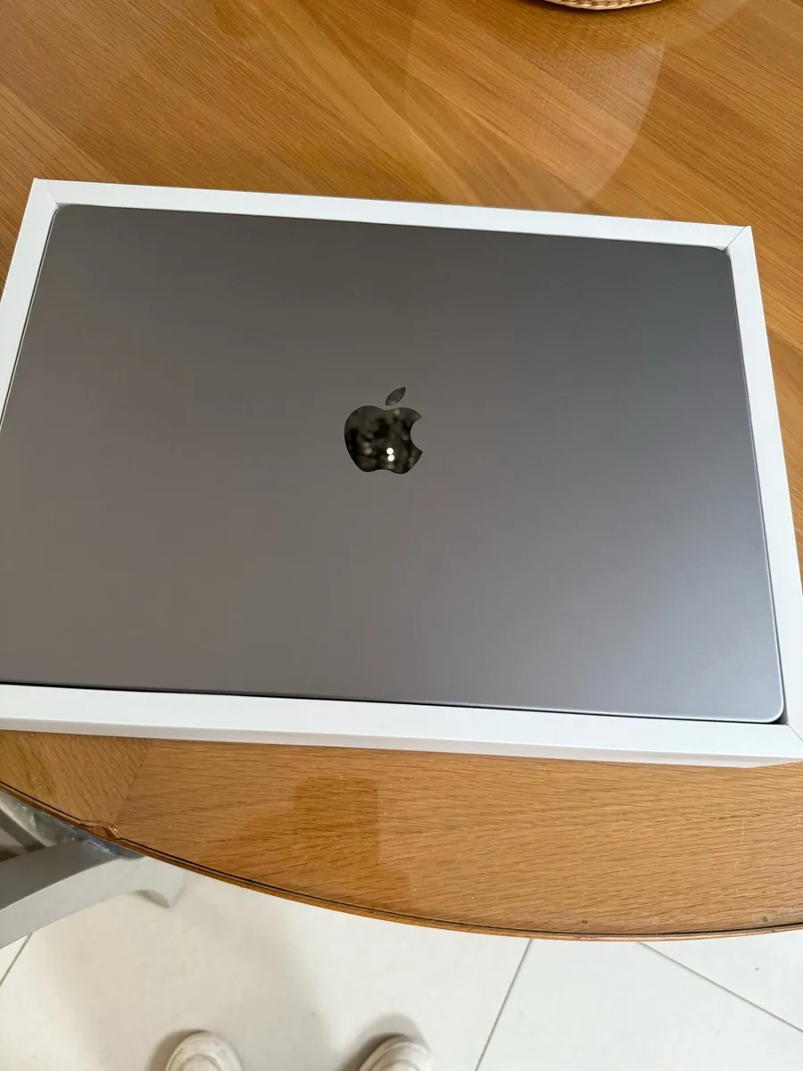 MacBook M1  Pro 16” Flawless 32gb - Image 2